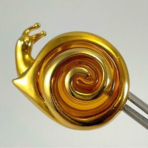 Beautiful Unsigned Vintage Gold Tone Amber Color Jelly Belly Snail Brooch Pin